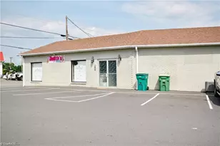 105 Llewellyn St, Dobson, NC 27017 - Photo 6