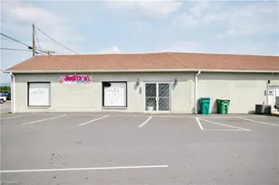 105 Llewellyn St, Dobson, NC 27017 - Photo 4