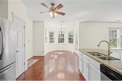 4715 Lenox Hill Place, Charlotte, NC 28269 - Photo 12