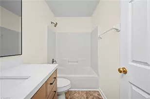 4715 Lenox Hill Pl, Charlotte, NC 28269 - Photo 32