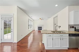 4715 Lenox Hill Pl, Charlotte, NC 28269 - Photo 14