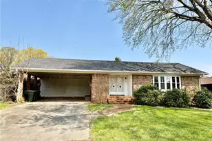 2914 Cornwallis Dr W, Greensboro, NC 27408 - Photo 2