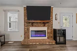 909 Chatfield Dr, Jamestown, NC 27282 - Photo 6