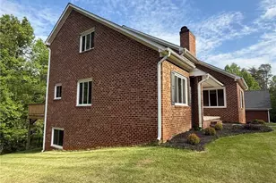 2528 Treetop Ln, Winston-Salem, NC 27101 - Photo 4