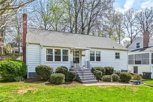 2328 Lyndhurst Ave, Winston-Salem, NC 27103 - Photo 2