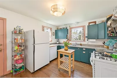 2328 Lyndhurst Avenue, Winston-Salem, NC 27103 - Photo 8