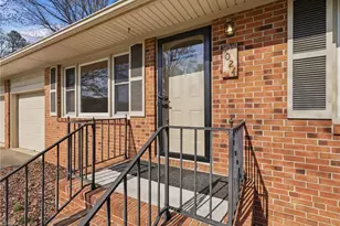 1024 Country Ln, Winston-Salem, NC 27107 - Photo 2