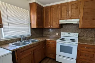 4004 Wooddale Ln, Greensboro, NC 27405 - Photo 6