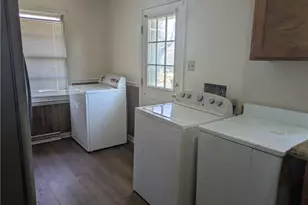 4004 Wooddale Ln, Greensboro, NC 27405 - Photo 8