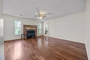 15 Meadowood Glen Way, Greensboro, NC 27409 - Photo 4