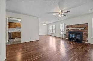 15 Meadowood Glen Way, Greensboro, NC 27409 - Photo 6