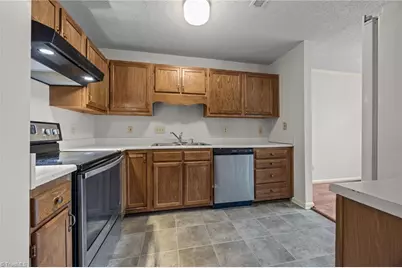 15 Meadowood Glen Way #C, Greensboro, NC 27409 - Photo 8