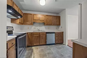 15 Meadowood Glen Way, Greensboro, NC 27409 - Photo 8