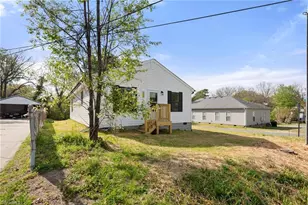 712 Richmond Ave, Burlington, NC 27217 - Photo 2