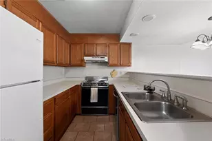 2733 Cottage Pl, Greensboro, NC 27455 - Photo 10