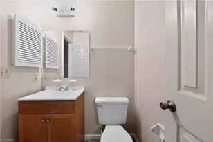 2733 Cottage Pl, Greensboro, NC 27455 - Photo 22