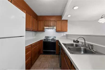 2733 Cottage Place, Greensboro, NC 27455 - Photo 6