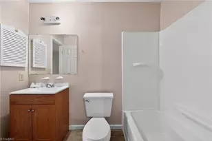 2733 Cottage Pl, Greensboro, NC 27455 - Photo 20