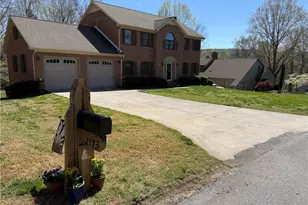 2173 Hawthorne Ln, Wilkesboro, NC 28697 - Photo 2