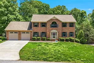 2173 Hawthorne Ln, Wilkesboro, NC 28697 - Photo 2