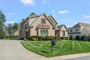 386 Wentworth Dr, Winston-Salem, NC 27107 - Photo 2