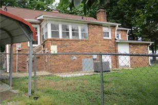 4236 Robertson Dr, Winston-Salem, NC 27101 - Photo 8