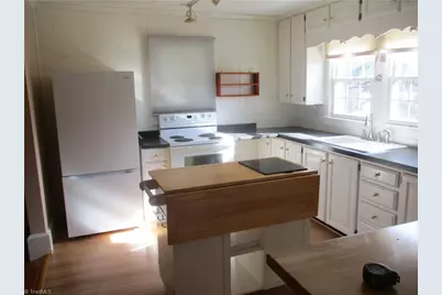 4236 Robertson Drive, Winston-Salem, NC 27101 - Photo 12