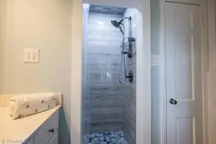 1229 Onslow Dr, Greensboro, NC 27408 - Photo 20