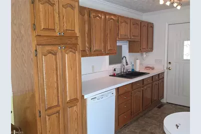 122 Northview Drive, Pilot Mountain, NC 27041 - Photo 10