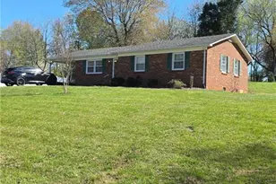 122 Northview Dr, Pilot Mountain, NC 27041 - Photo 4