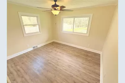 118 Lakeview Circle, Thomasville, NC 27360 - Photo 10