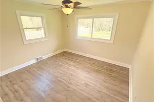 118 Lakeview Cir, Thomasville, NC 27360 - Photo 10