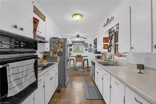 11 Swaim Dr, Thomasville, NC 27360 - Photo 8