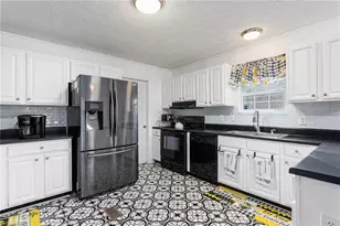 410 W Old Glencoe Rd, Burlington, NC 27217 - Photo 8