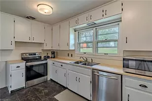 246 Fairview Ave, Mount Airy, NC 27030 - Photo 6