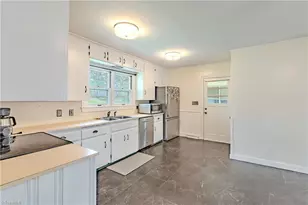 246 Fairview Ave, Mount Airy, NC 27030 - Photo 12
