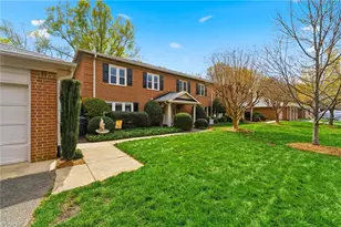 879 Brookleigh Ct, Winston-Salem, NC 27104 - Photo 4