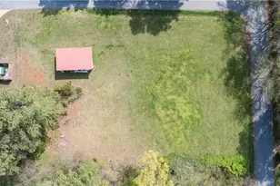 35 Varner St, Denton, NC 27239 - Photo 2