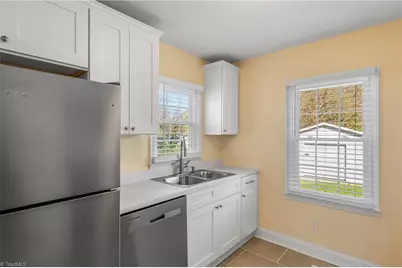 810 Elwell Avenue, Greensboro, NC 27405 - Photo 16