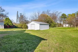 810 Elwell Ave, Greensboro, NC 27405 - Photo 4