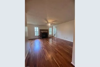 15 Meadowood Glen Way, Greensboro, NC 27409 - Photo 4