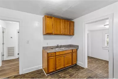 1618 Glenwood Avenue, Greensboro, NC 27403 - Photo 8