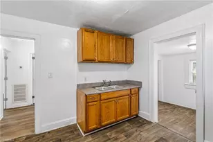 1618 Glenwood Ave, Greensboro, NC 27403 - Photo 8