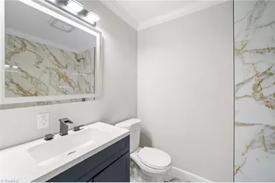 306 Lakeshore Drive, Thomasville, NC 27360 - Photo 10