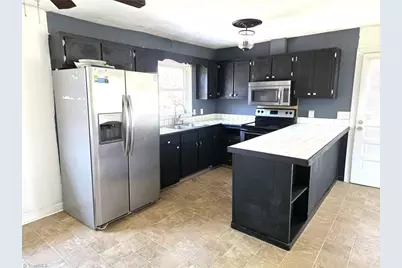 133 Georgia Avenue, Mount Airy, NC 27030 - Photo 2