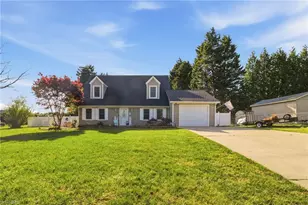 1528 Pecan Ln, Kernersville, NC 27284 - Photo 2