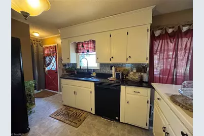 357 Holly Hill Street, North Wilkesboro, NC 28659 - Photo 10