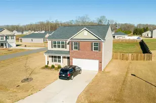 109 Bunting Dr, Lexington, NC 27295 - Photo 2
