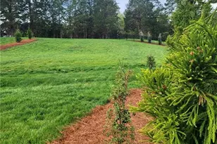 140 Castle Pond Dr, Winston-Salem, NC 27107 - Photo 4