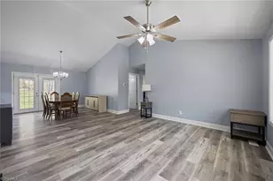 1822 Woodsway Dr, Thomasville, NC 27360 - Photo 6